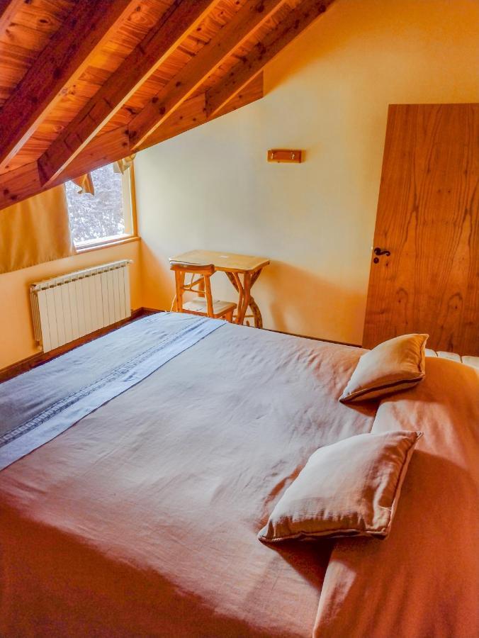 Hotel Y Cabanas Casa De Piedra Trevelín Bagian luar foto