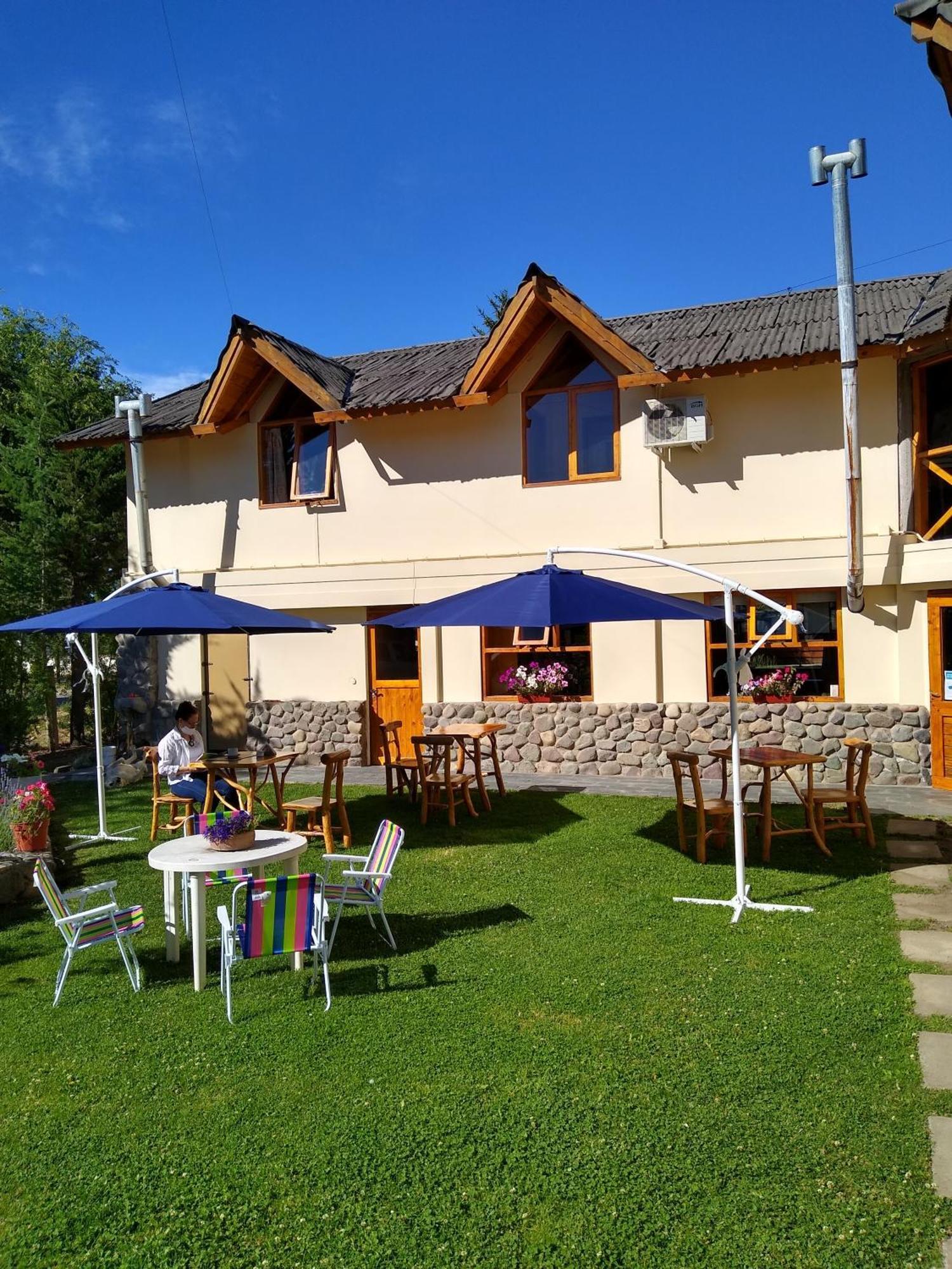 Hotel Y Cabanas Casa De Piedra Trevelín Bagian luar foto