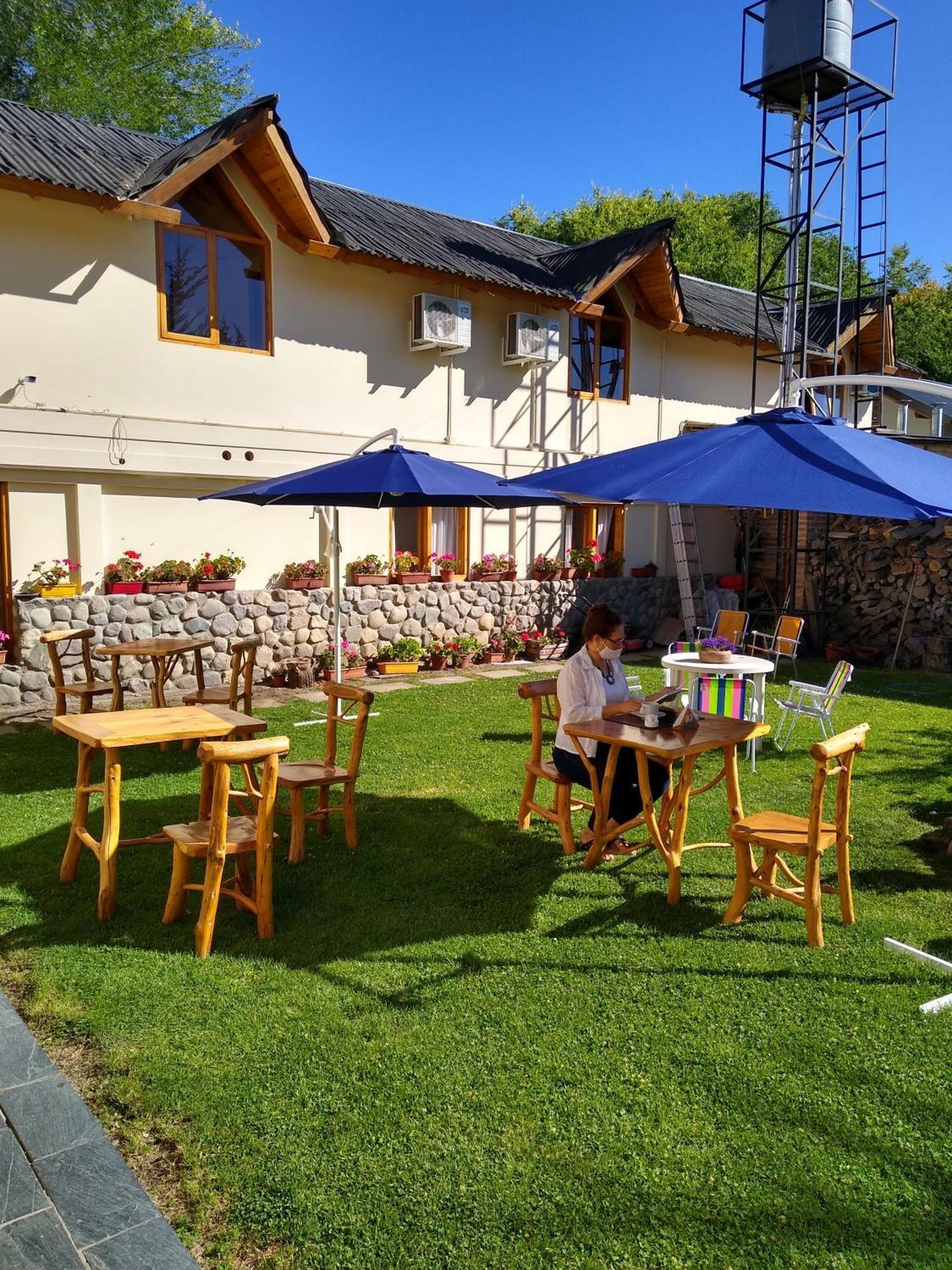Hotel Y Cabanas Casa De Piedra Trevelín Bagian luar foto