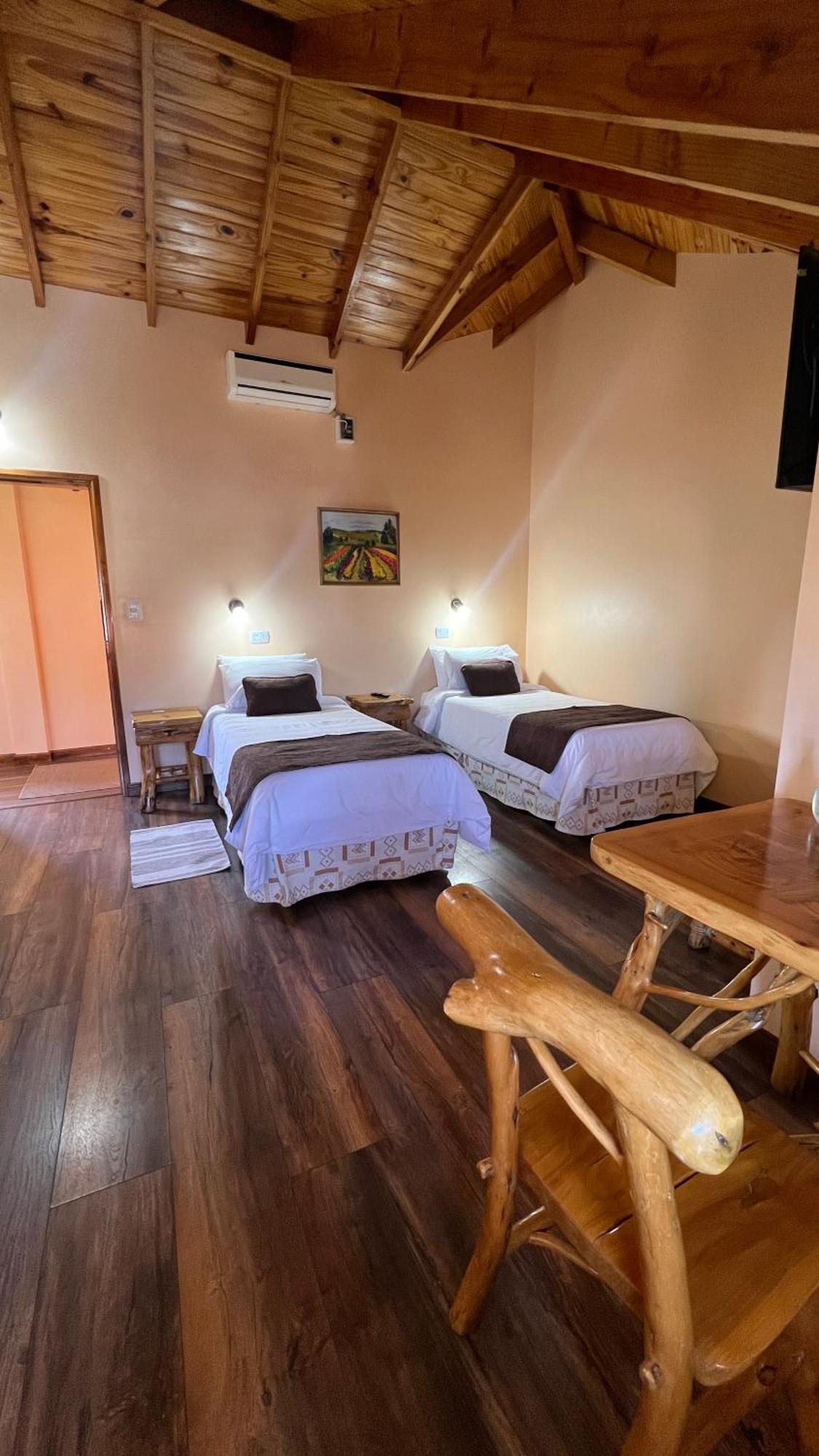 Hotel Y Cabanas Casa De Piedra Trevelín Bagian luar foto