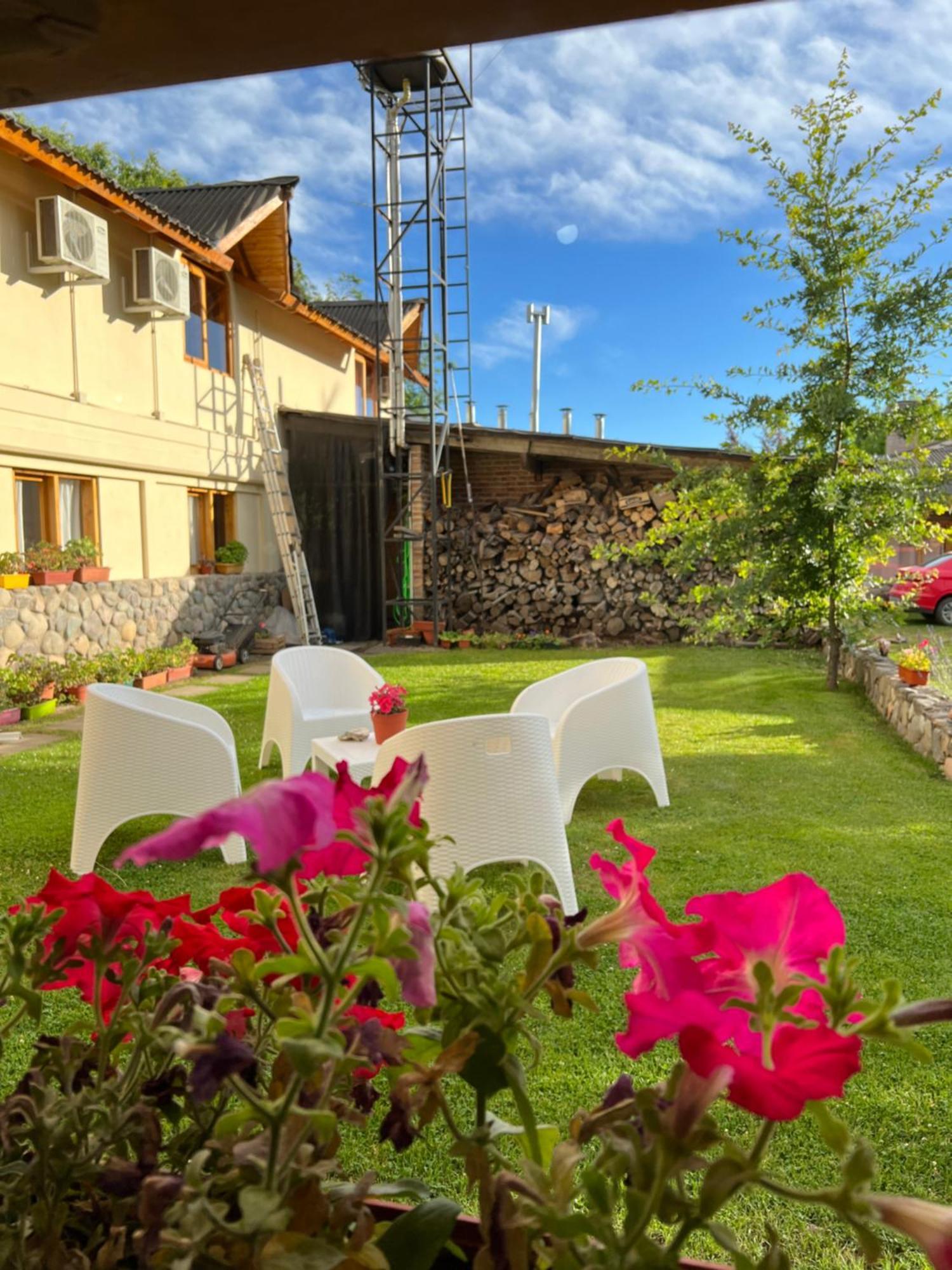 Hotel Y Cabanas Casa De Piedra Trevelín Bagian luar foto