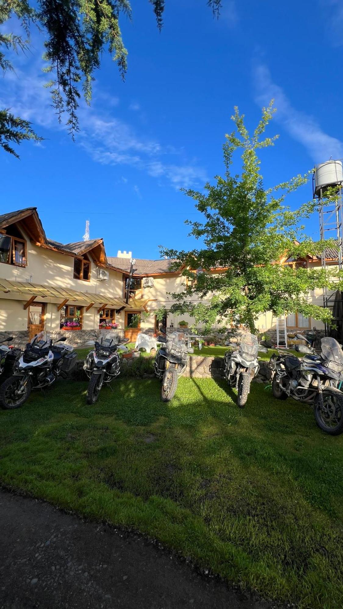Hotel Y Cabanas Casa De Piedra Trevelín Bagian luar foto